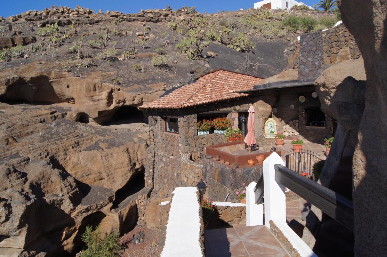 Castillo Lanzarote Villa Sophie - Luxury Villa -Sleep In A Volcanic Cave With Heated Pool Тиас Экстерьер фото