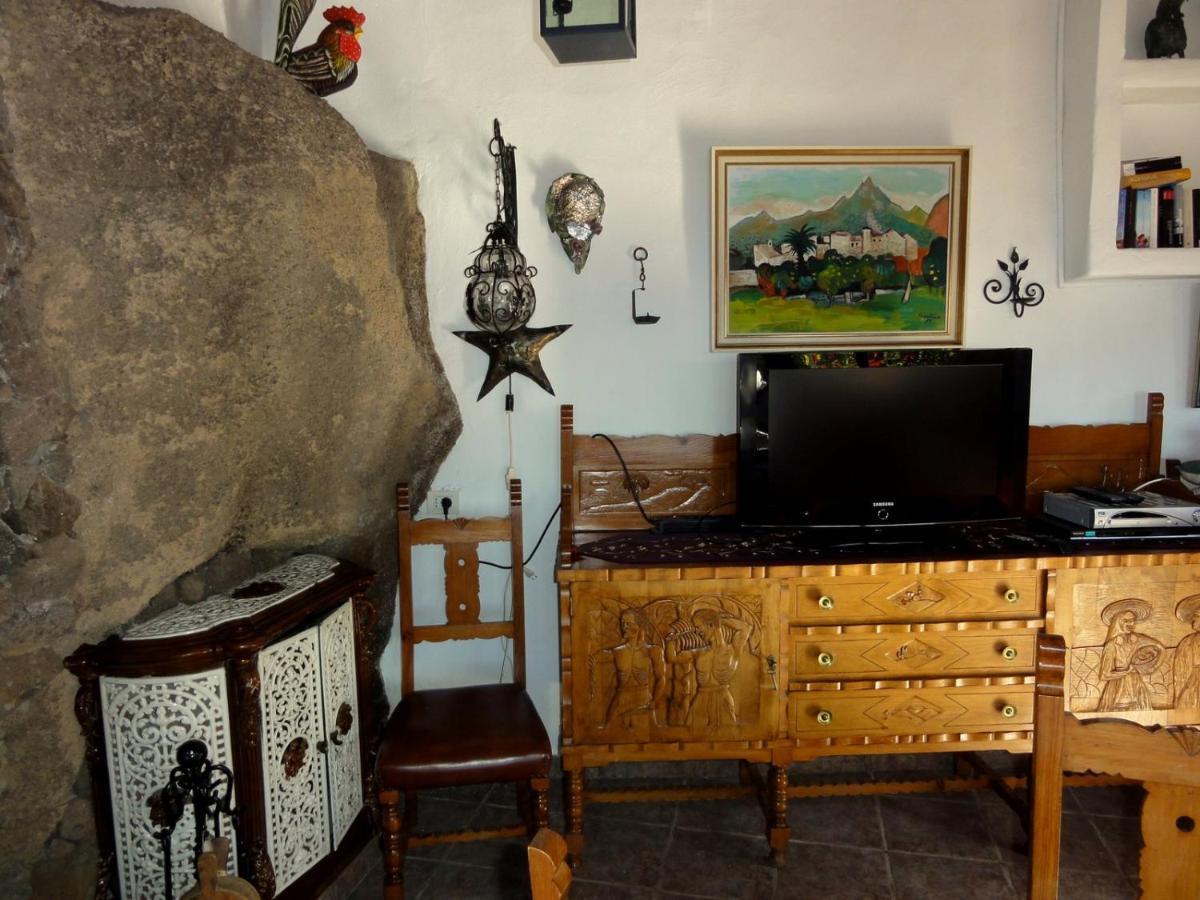Castillo Lanzarote Villa Sophie - Luxury Villa -Sleep In A Volcanic Cave With Heated Pool Тиас Экстерьер фото