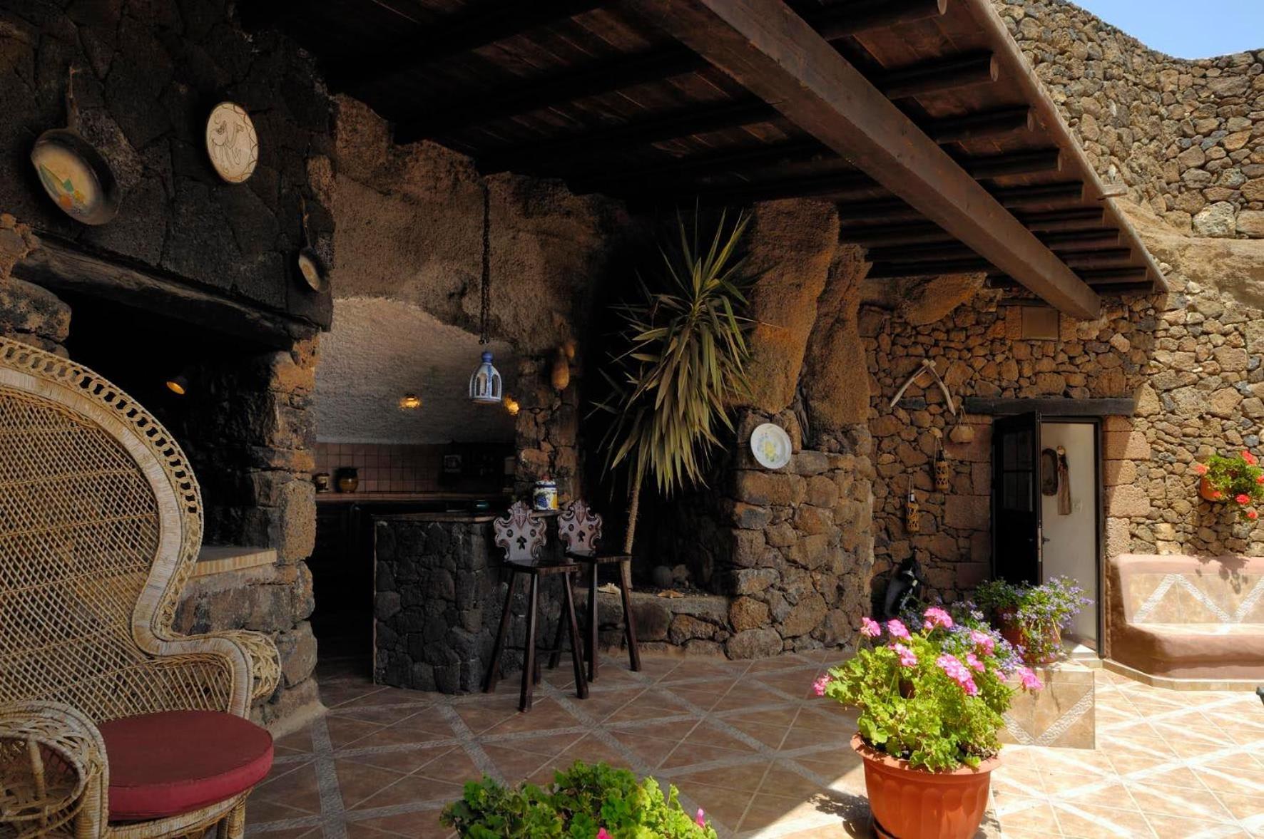Castillo Lanzarote Villa Sophie - Luxury Villa -Sleep In A Volcanic Cave With Heated Pool Тиас Экстерьер фото