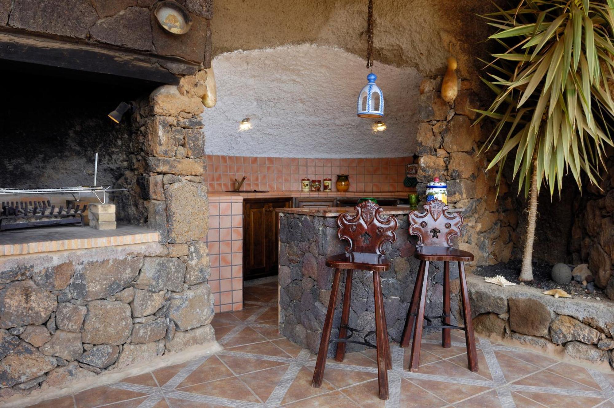 Castillo Lanzarote Villa Sophie - Luxury Villa -Sleep In A Volcanic Cave With Heated Pool Тиас Экстерьер фото