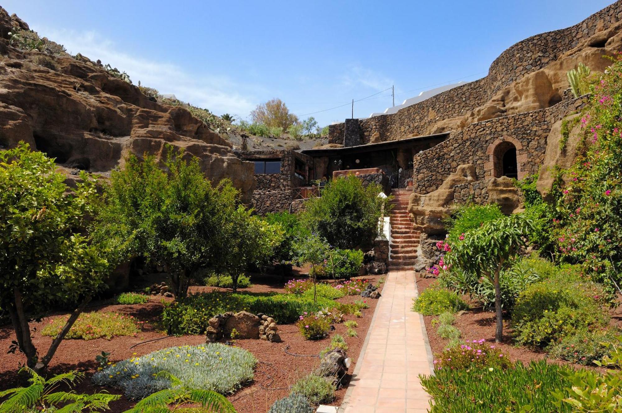 Castillo Lanzarote Villa Sophie - Luxury Villa -Sleep In A Volcanic Cave With Heated Pool Тиас Экстерьер фото