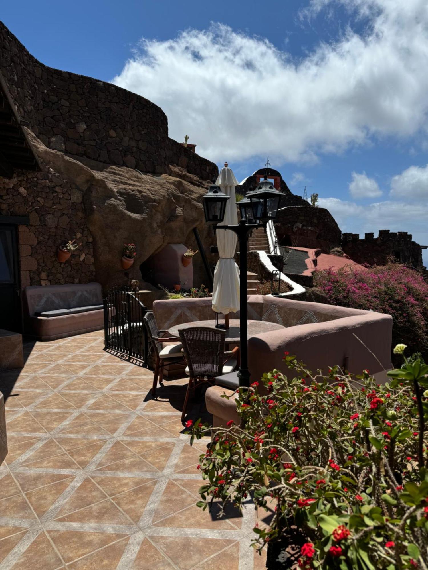 Castillo Lanzarote Villa Sophie - Luxury Villa -Sleep In A Volcanic Cave With Heated Pool Тиас Экстерьер фото