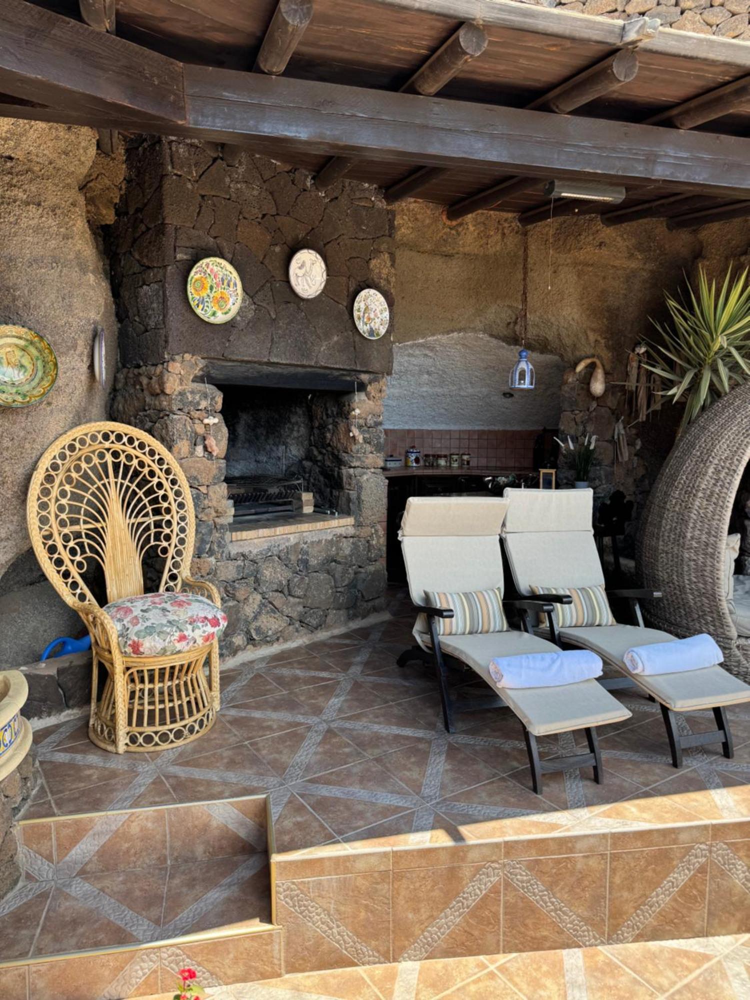 Castillo Lanzarote Villa Sophie - Luxury Villa -Sleep In A Volcanic Cave With Heated Pool Тиас Экстерьер фото